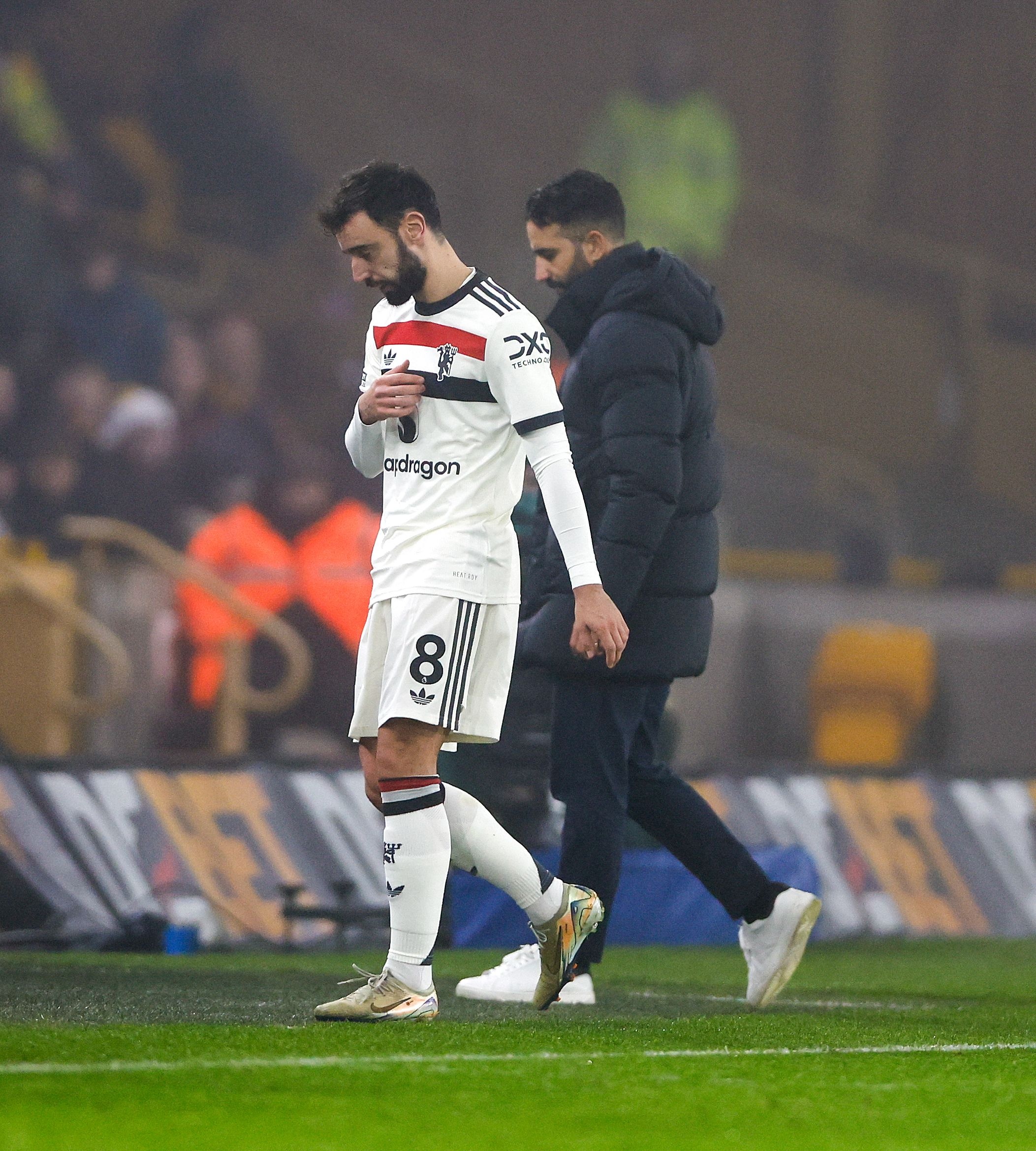 莱万多夫斯基赛事官方发布连败新规，曼联争议不断！